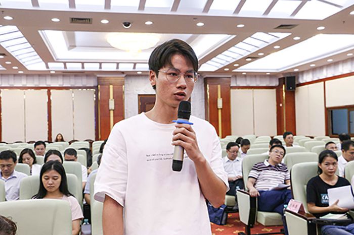 1532944624152117.jpg 图5:广西杂志社记者.jpg