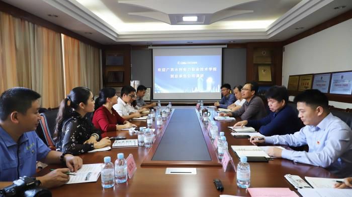 1.2座谈会现场。李立云 摄700.JPG