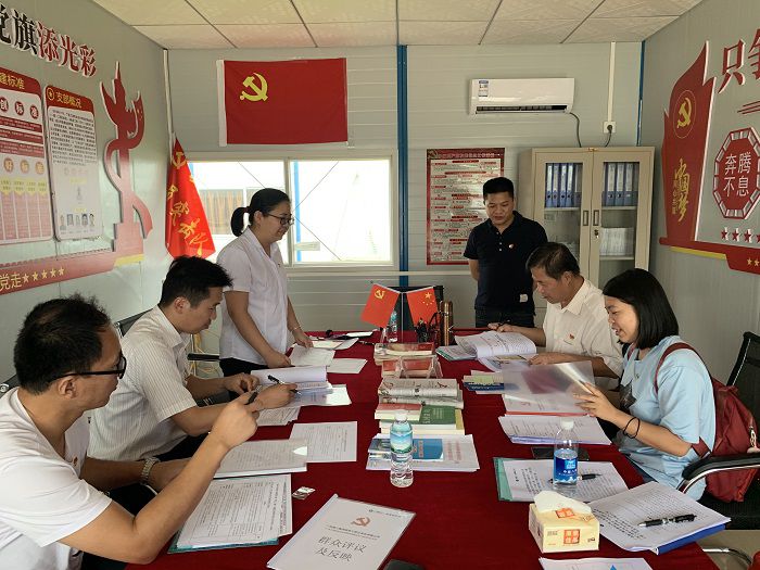 查抄资料现场。蔡怡灵 摄.jpg
