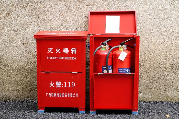 1597916770911714.jpg 3.1灭火箱被搁置到正确地位.JPG