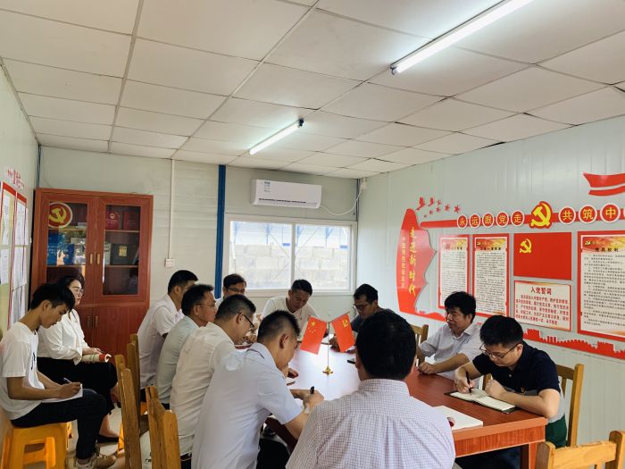 18座谈会现场；畦￡仙.jpg