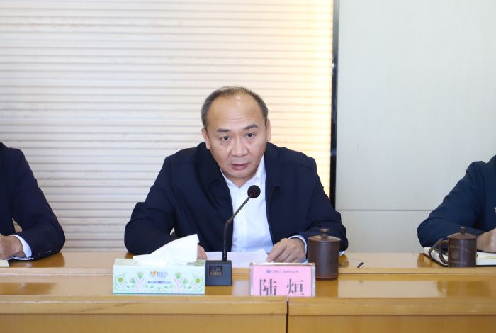 陆烜通报集团会议心灵。郑诗宝 摄.jpg