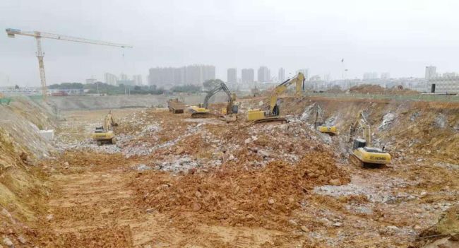 1图书馆土方开挖现场。莫光富 摄.jpg
