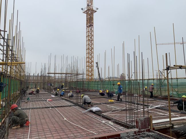 基础讲授楼B区三层梁板钢筋施工现。ńㄍ迹.jpg
