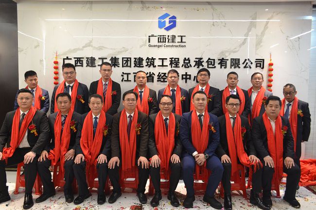 集体合照。关业芳 摄（建图）.jpg