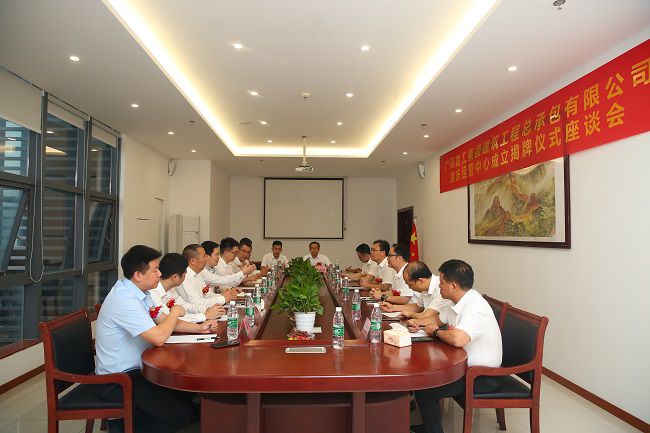 座谈会现场。杨桂峰 摄（建图）.jpg