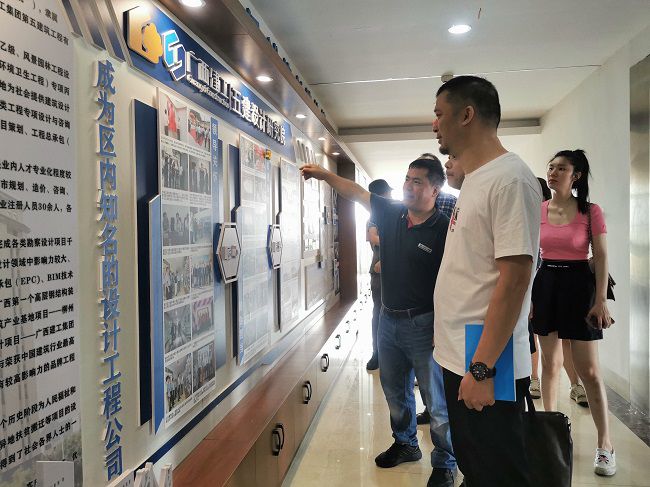 参观文化墙。五建设计钻研院供图（建图）.jpg