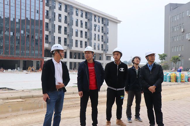 陈祖训到交院项目查抄领导。 周煜川 摄（建图）.jpg