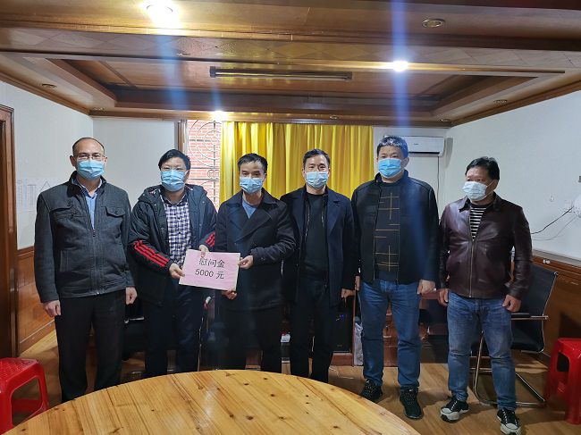 慰问合影。莫光富 摄（建图）.jpg