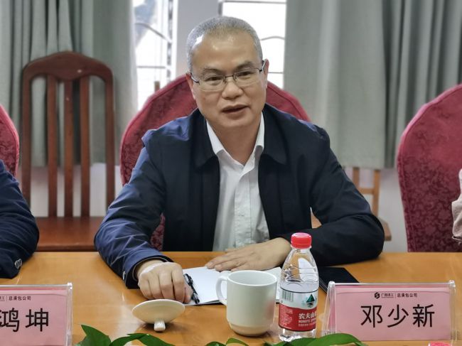 邓少新在三分公司调研。梁红玉 摄（建图）.jpg