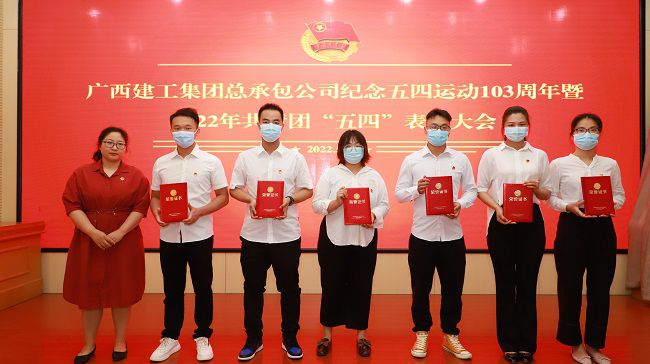赞美优良团员。李立云 摄（建图）.jpg