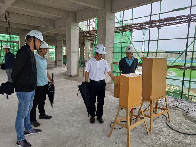邓少新带队到广西工业职业技术学院项目查抄。龙兆开 摄（建图）.jpg