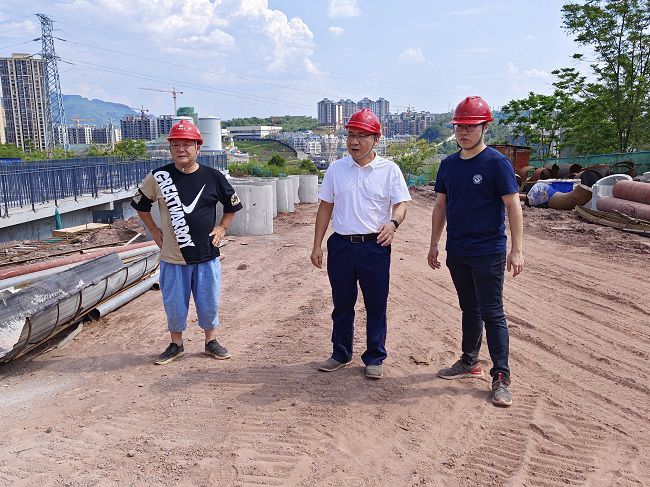 领导现场。韦武澳 摄（建图）.jpg