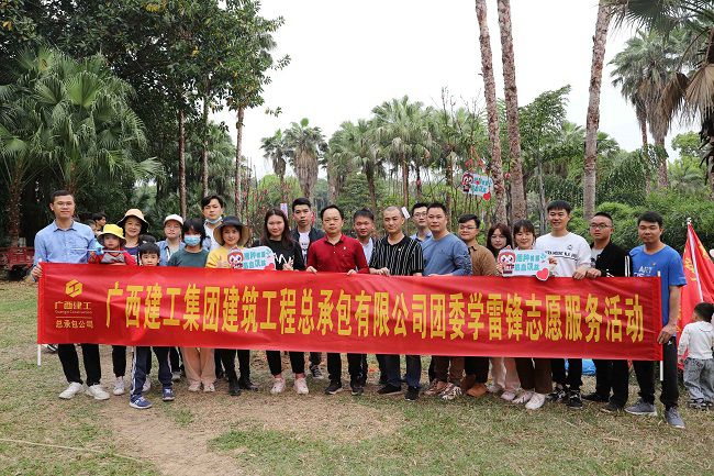 参与活动的职工合影。林成斌 摄（建图）.jpg
