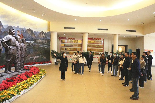 参观现场。张钊林 摄（建图）.jpg