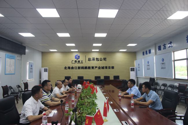 座谈会现场。梁红玉 摄（建图）.jpg