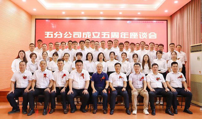 合影。杨钰 摄（建图）.jpg
