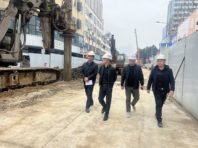 项目查抄现场。李挺 摄（建图）.jpg