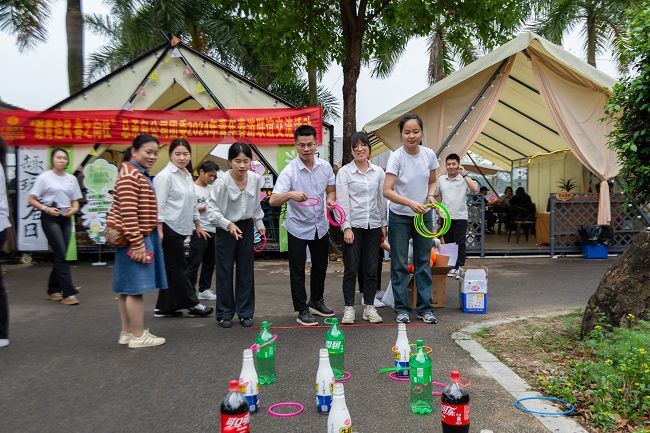 套圈现场。郭奎君 摄.jpg