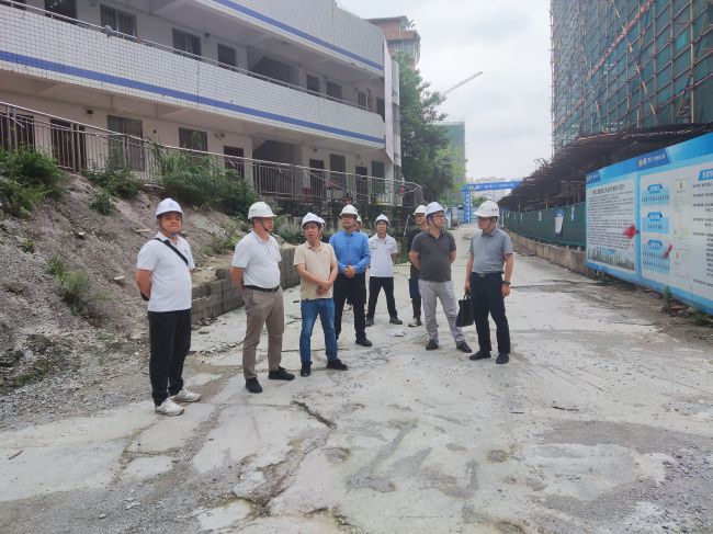现场领导。邓伟民 摄（建图）.jpg