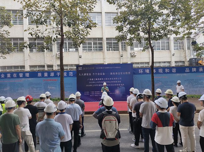 莫志元做演练带头和颁发演练起头；票ι 摄（建图）.jpg